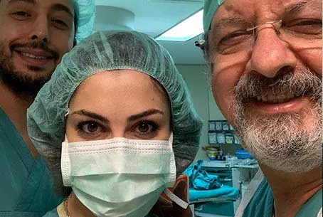 Dr. Sezgi Şenol ve anestezi ekibi ameliyathanede